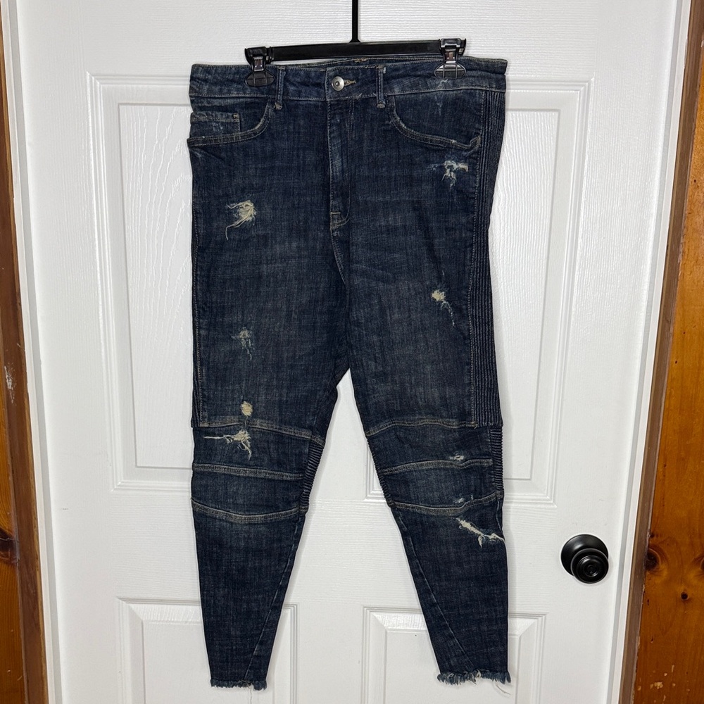 Zara Men's Distressed Blue Jeans
